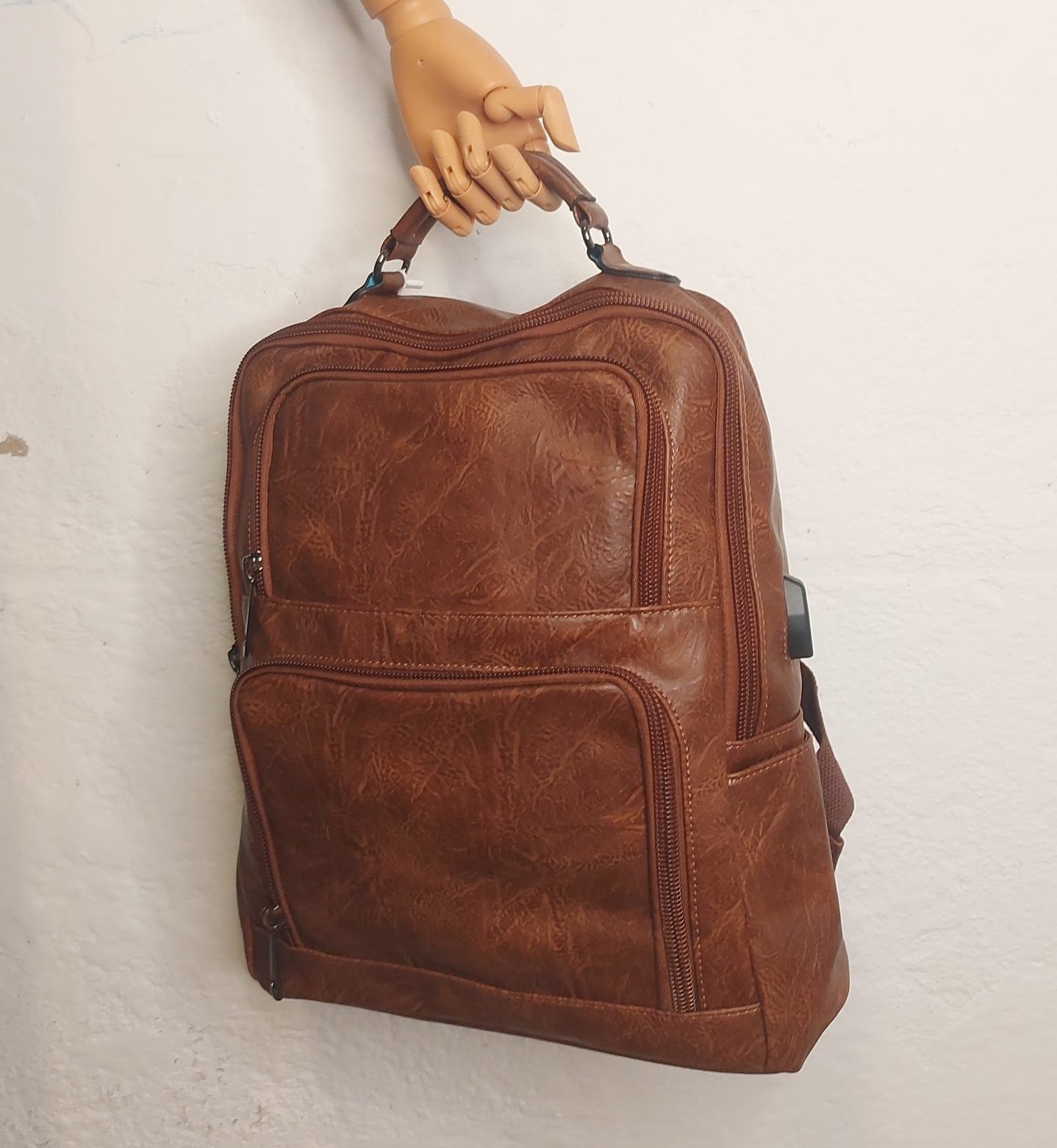 mochila marrón piel sintética marrón.