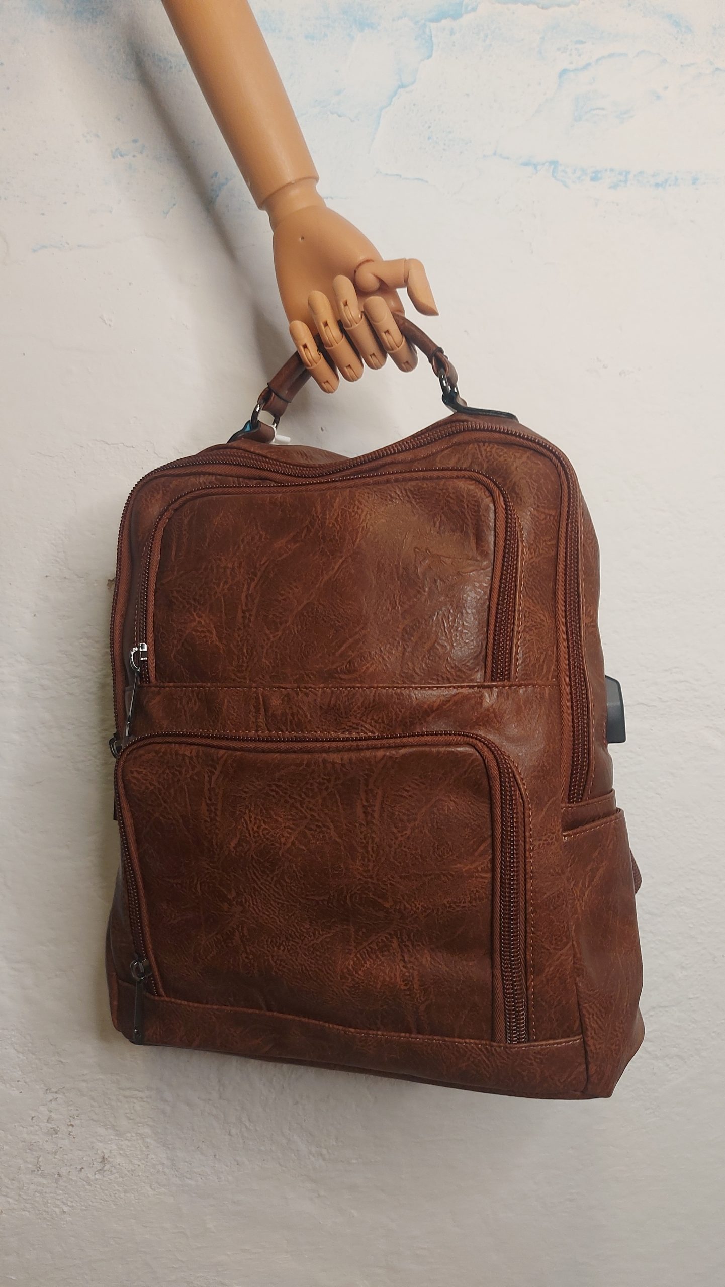 mochila marrón piel sintética ordenador