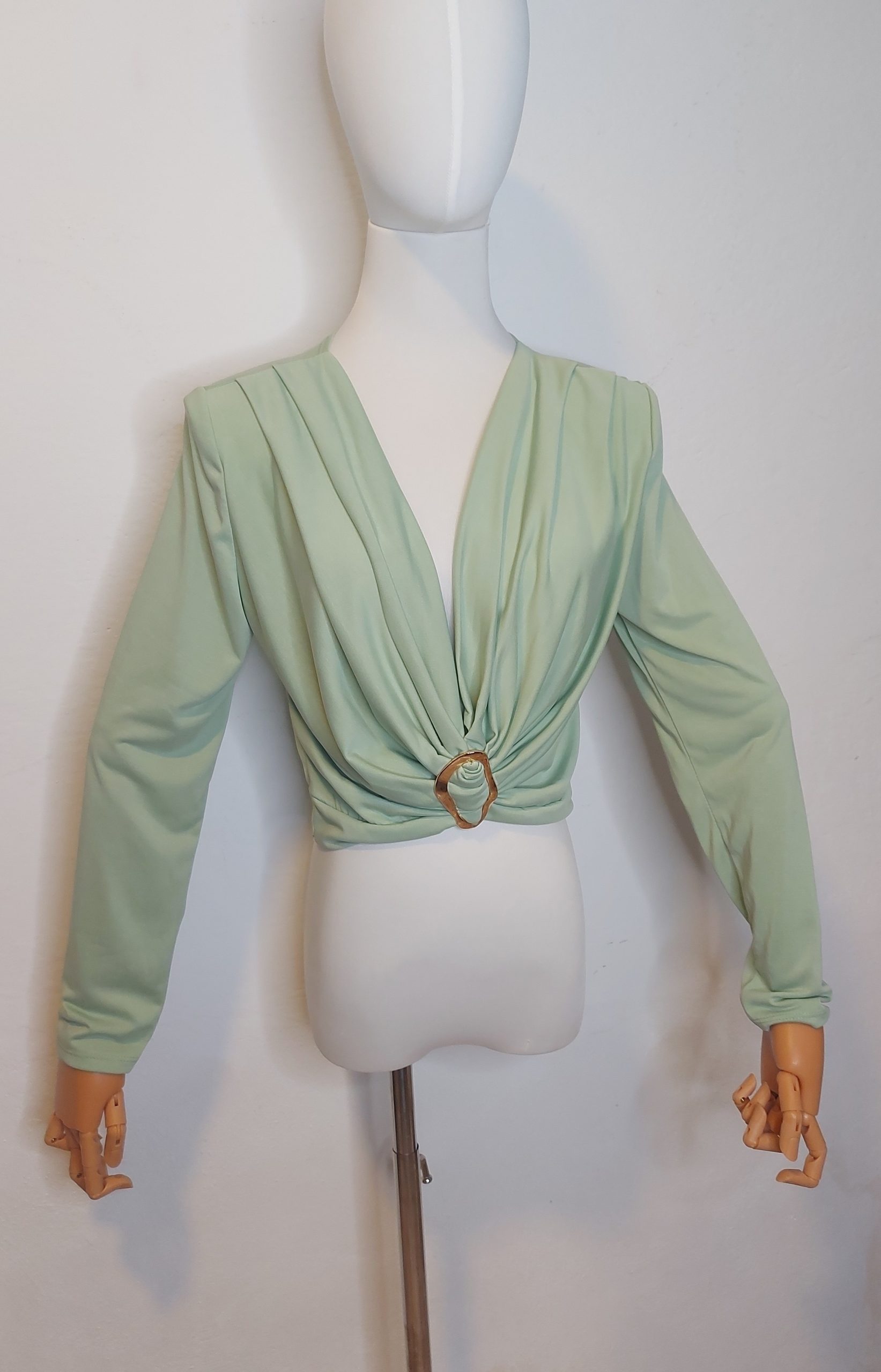 Camisa cruzada verde agua broche central