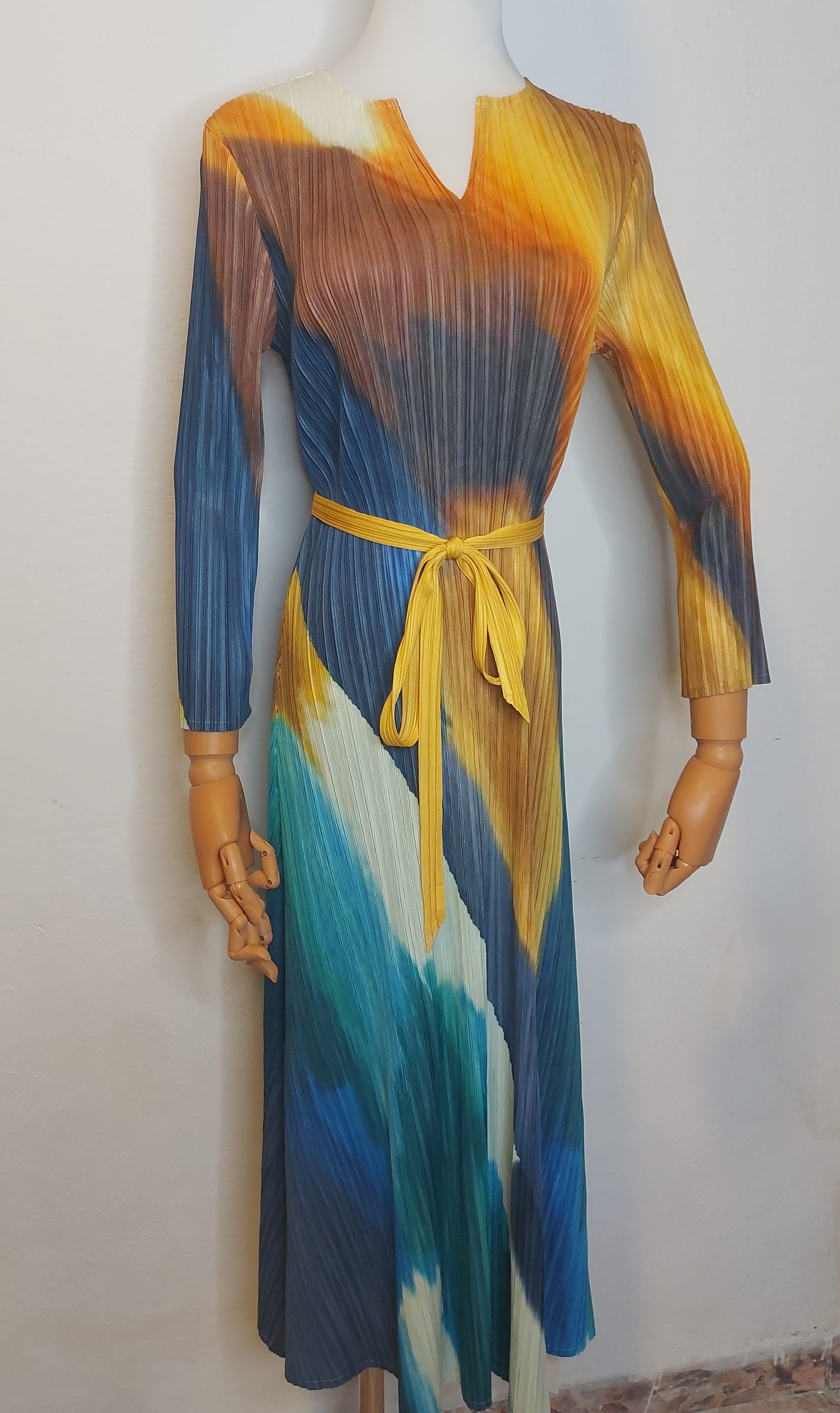 Vestido plisado milticolor