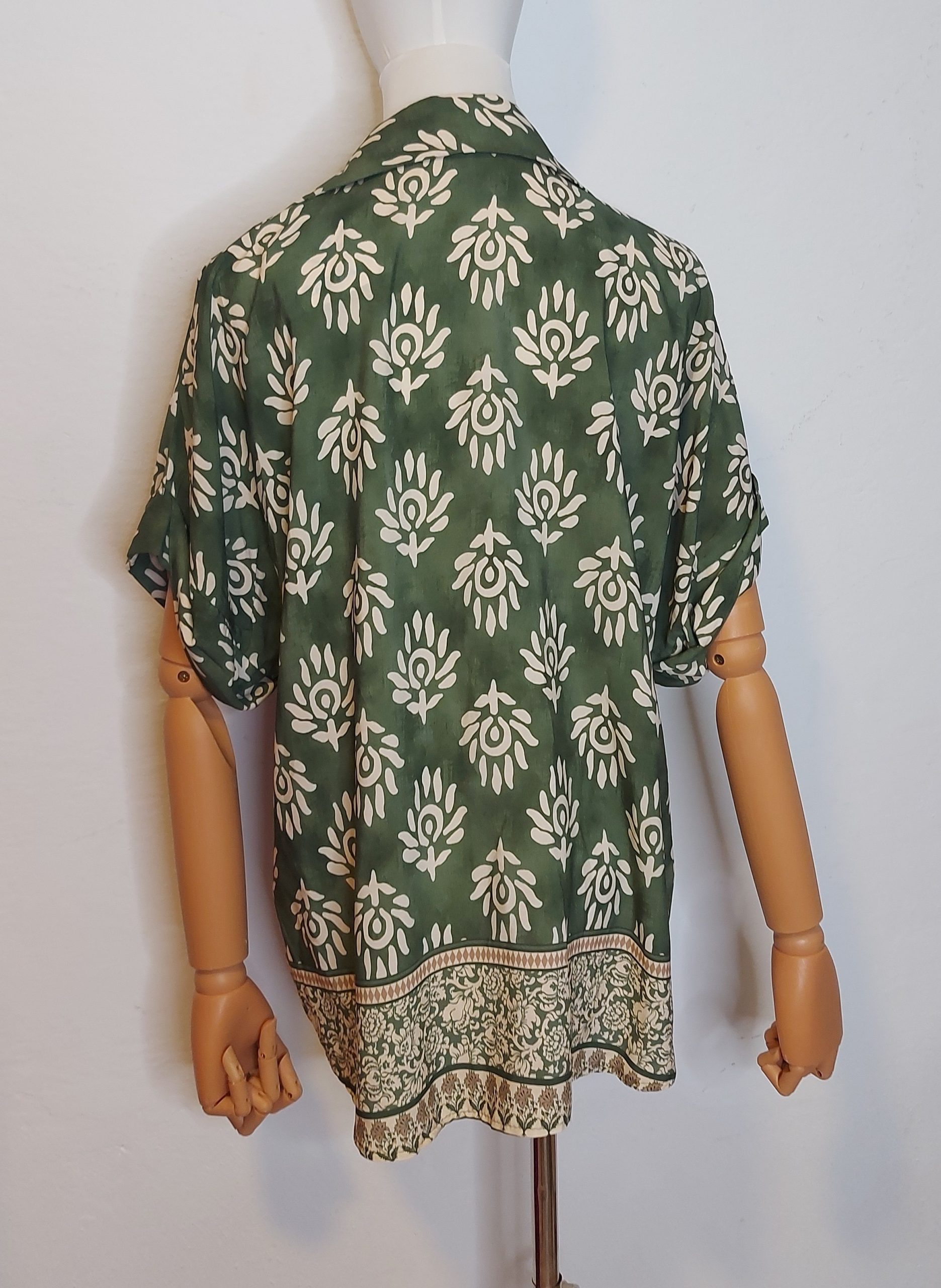 Blusa estampada verde manga corta