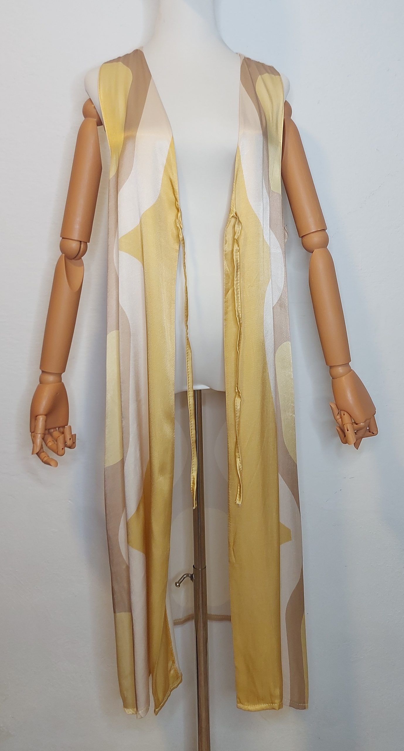 Chaleco estampado amarillo satén