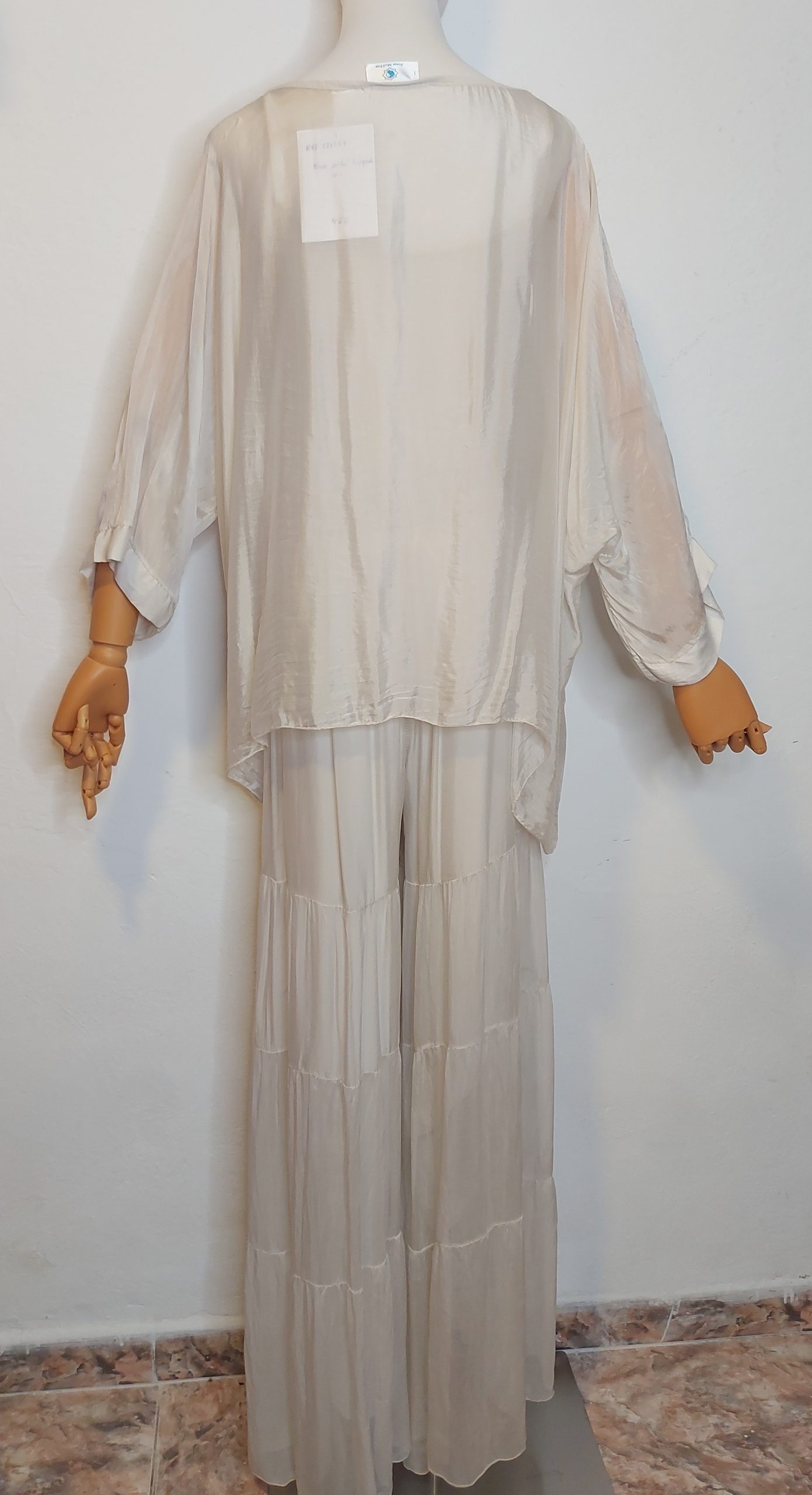 Conjunto transparente gris perla seda