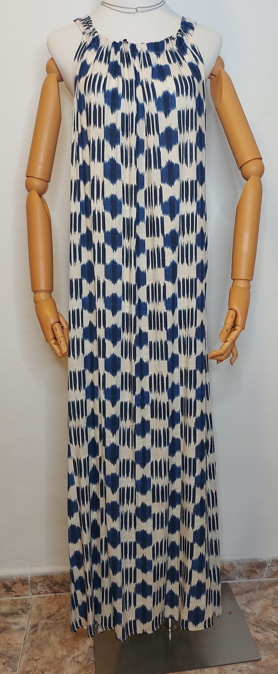 Vestido ancho estampado con sisa baja