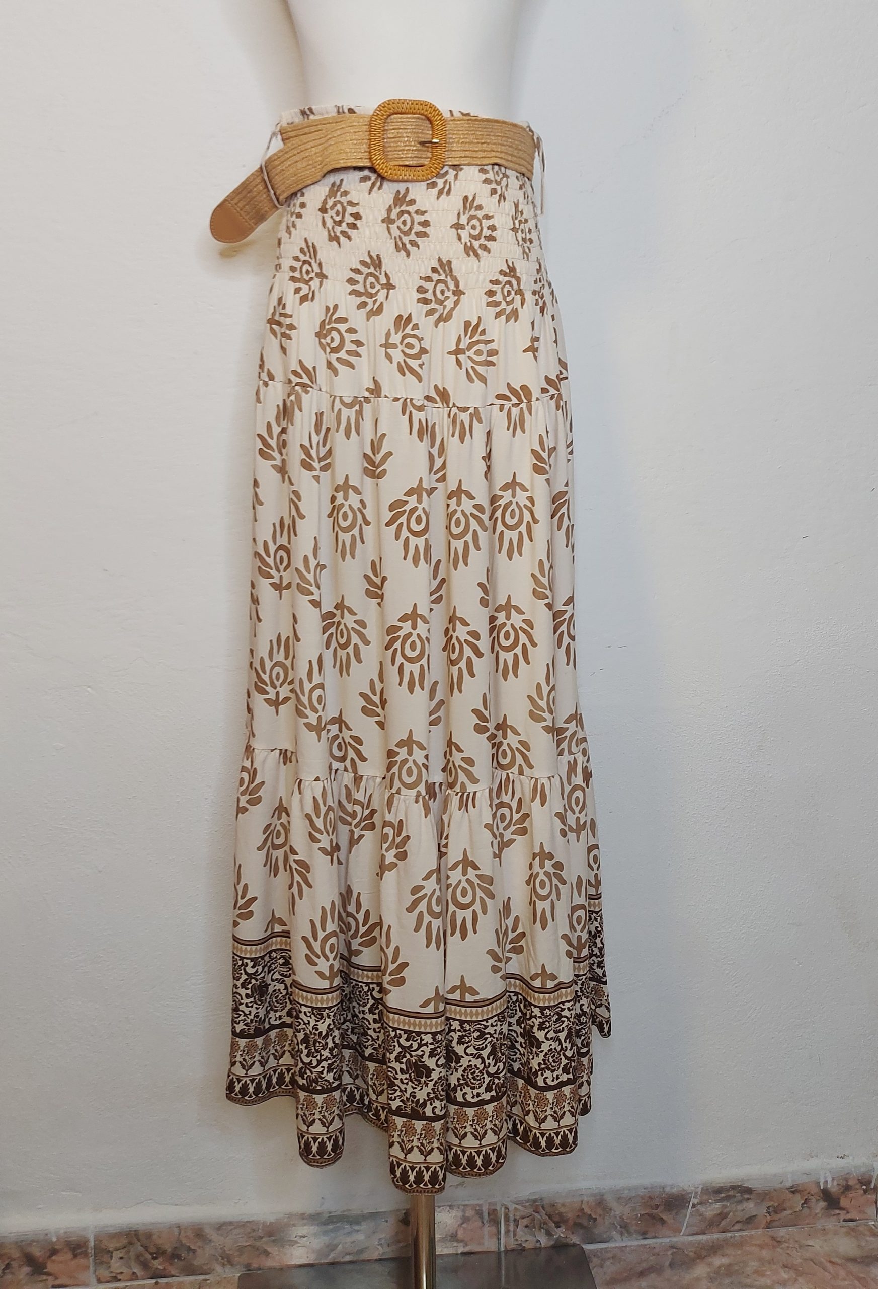 falda estampada con cinturón